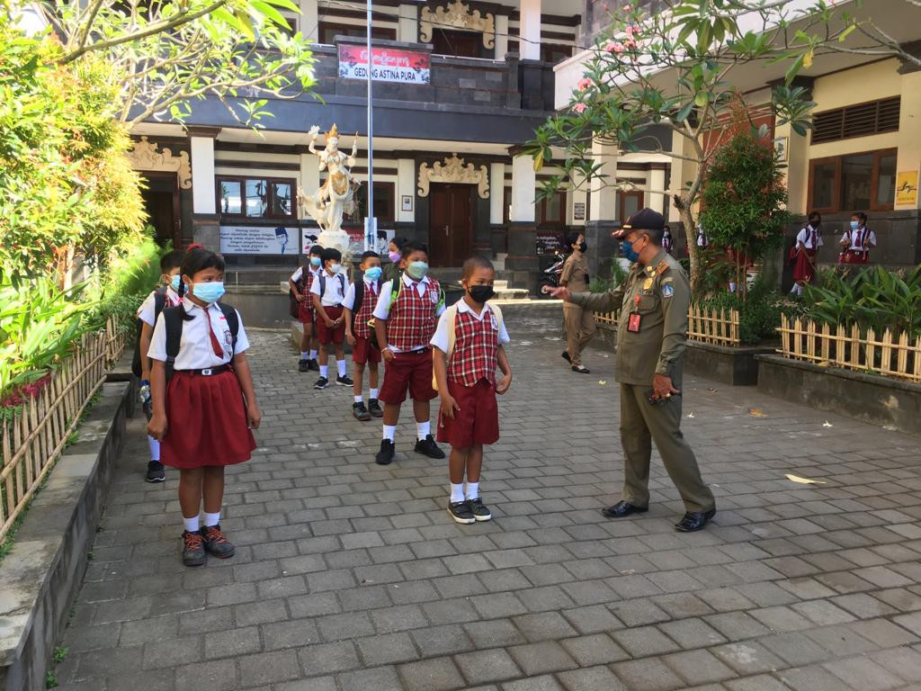 Senin, 11 Oktober 2021 - Giat Penegakan Prokes untuk Pengendalian Penyebaran Covid-19
